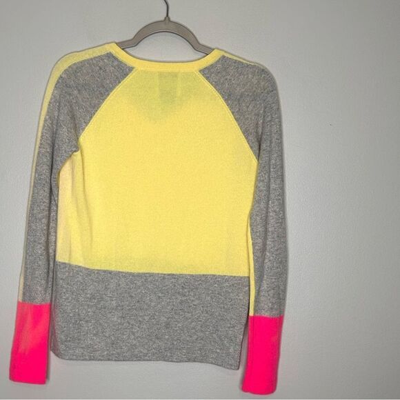 LEÁL V Neck Cashmere Sweater NWT - Picture 3 of 3